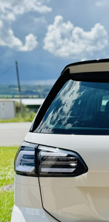 VOLL LED Upgrade Design Rückleuchten Set für VW Golf 7 Facelift Variant (Kombi) 17-20 schwarz mit dynamischem LED Blinker